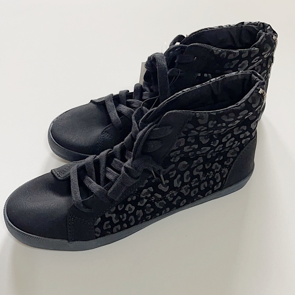 New! Size 8 Back Zipper Hi-top sneakers